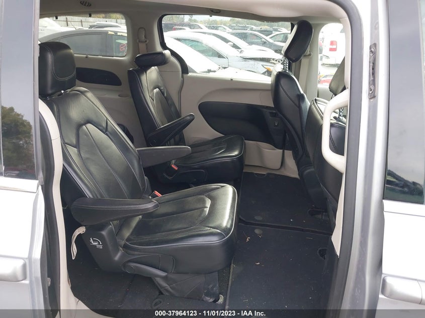 VIN 2C4RC1GG4JR185491 2018 CHRYSLER PACIFICA LIMITED