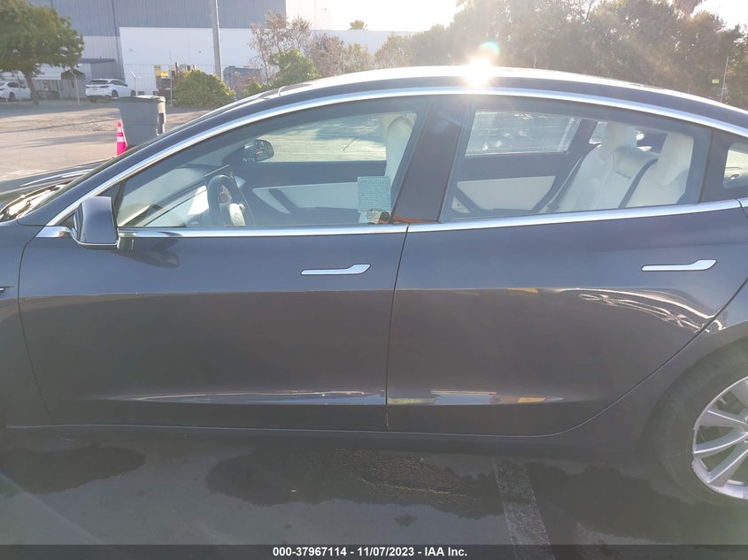 VIN 5YJ3E1EB6JF147277 2018 TESLA MODEL 3 LONG RANGE