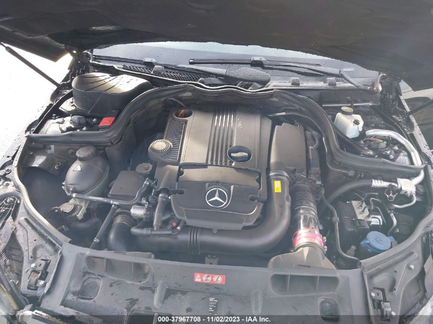 2013 MERCEDES-BENZ C 250 LUXURY/SPORT WDDGF4HB0DR290533