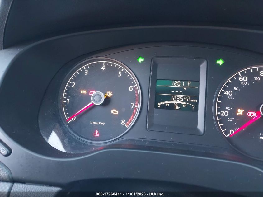 2014 VOLKSWAGEN JETTA 2.0L S - 3VW2K7AJ5EM253755