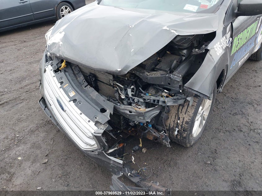 VIN 1FMCU9GDXJUD07325 2018 FORD ESCAPE SE