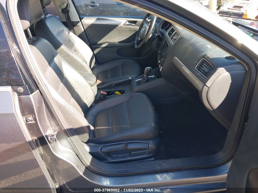 2017 VOLKSWAGEN JETTA 1.4T SE - 3VWDB7AJ3HM201893