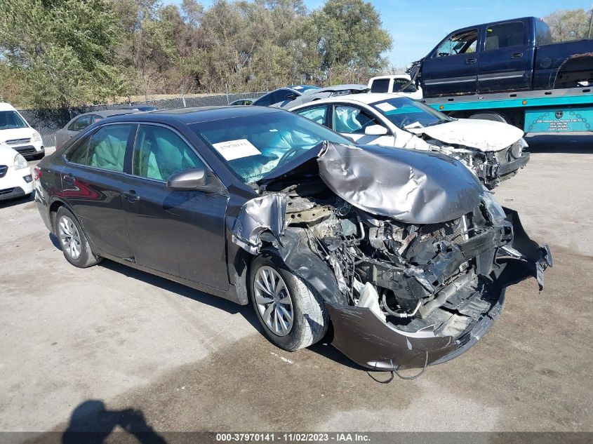 2015 TOYOTA CAMRY LE - 424BF1FK5FR502897