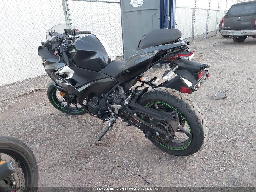 VIN JKAEXKH17NDAH1733 2022 KAWASAKI EX400