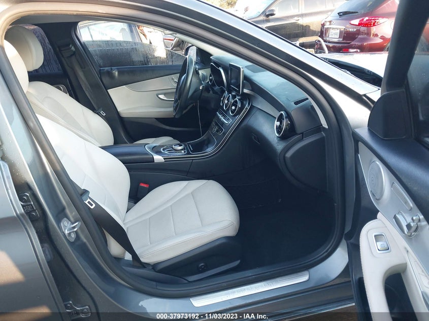 VIN 55SWF4JB9JU267025 2018 MERCEDES-BENZ C 300 300