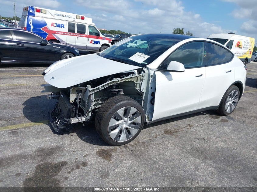VIN 7SAYGDEE7PA075137 2023 TESLA MODEL Y