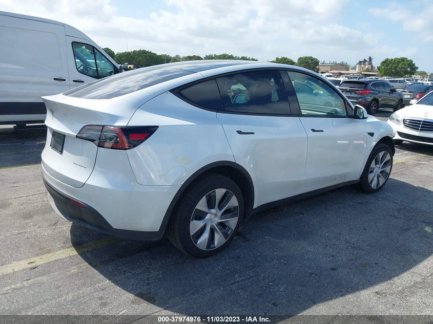 VIN 7SAYGDEE7PA075137 2023 TESLA MODEL Y