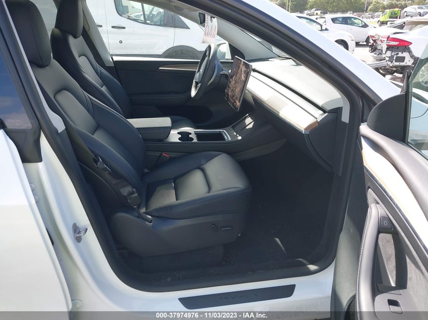 VIN 7SAYGDEE7PA075137 2023 TESLA MODEL Y