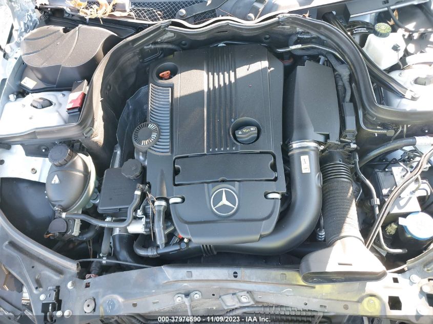 2013 MERCEDES-BENZ C 250 LUXURY/SPORT - WDDGF4HB8DR263533