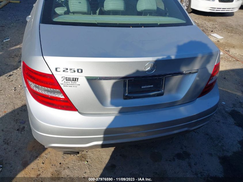 2013 MERCEDES-BENZ C 250 LUXURY/SPORT - WDDGF4HB8DR263533