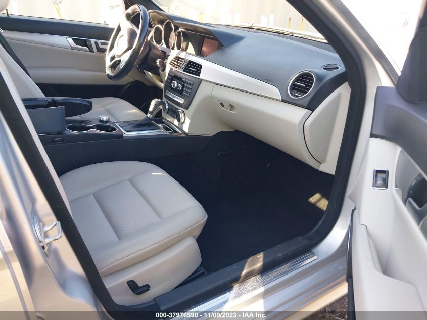 2013 MERCEDES-BENZ C 250 LUXURY/SPORT - WDDGF4HB8DR263533
