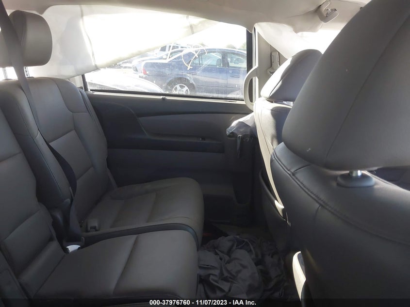 VIN 5FNRL5H68HB010812 2017 HONDA ODYSSEY EX-L
