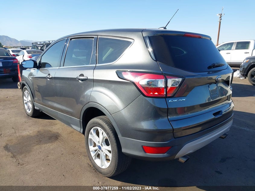 VIN 1FMCU0GD7HUD12052 2017 FORD ESCAPE SE