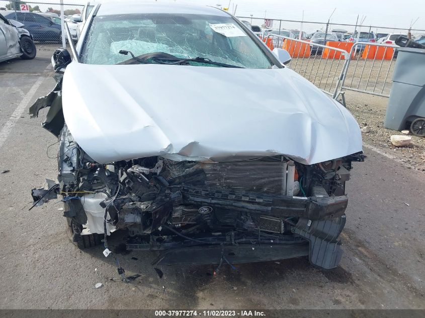 2019 HYUNDAI SONATA HYBRID SE - KMHE24L35KA093569