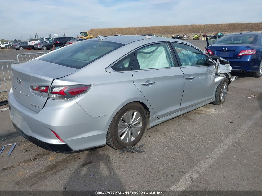 2019 HYUNDAI SONATA HYBRID SE - KMHE24L35KA093569