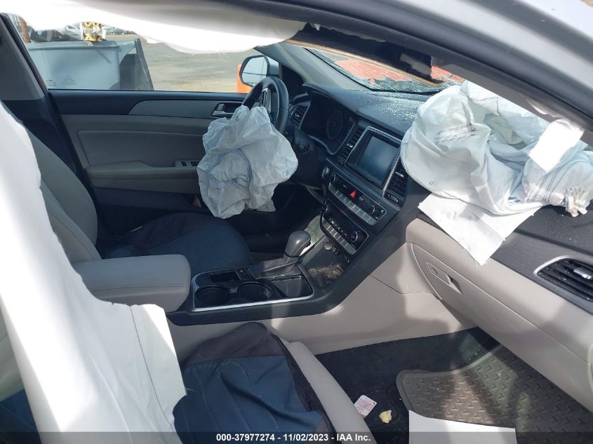 2019 HYUNDAI SONATA HYBRID SE - KMHE24L35KA093569