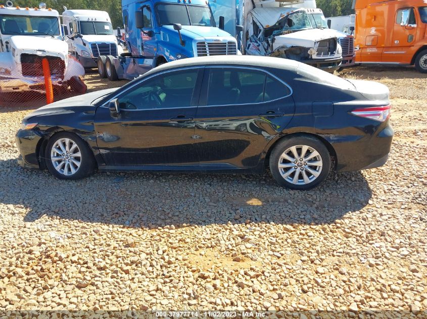 2018 TOYOTA CAMRY LE - 4T1B11HK5JU095730
