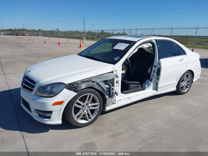 2014 MERCEDES-BENZ C 250 LUXURY/SPORT - WDDGF4HB0EA934502