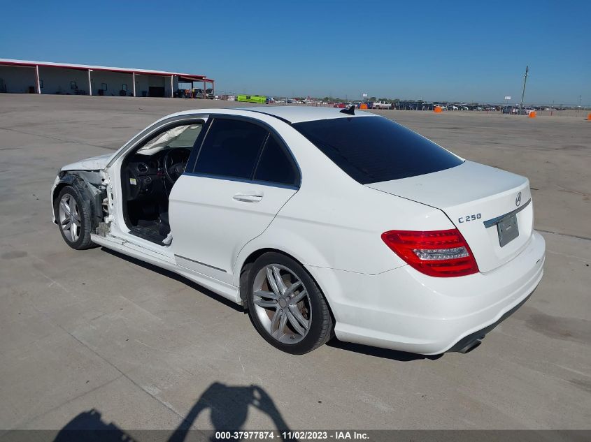 2014 MERCEDES-BENZ C 250 LUXURY/SPORT - WDDGF4HB0EA934502