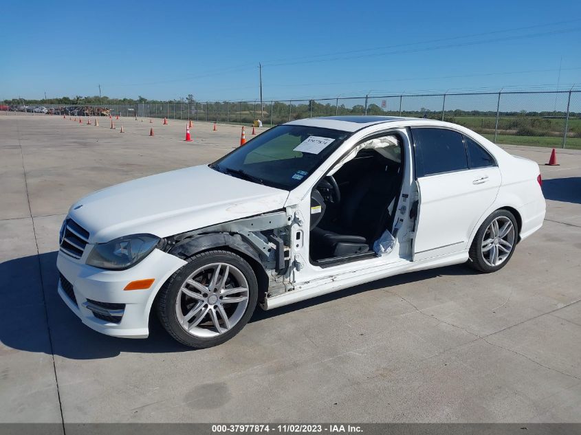 2014 MERCEDES-BENZ C 250 LUXURY/SPORT - WDDGF4HB0EA934502