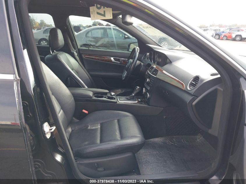 2014 MERCEDES-BENZ C 250 SPORT/LUXURY WDDGF4HB7EA934187