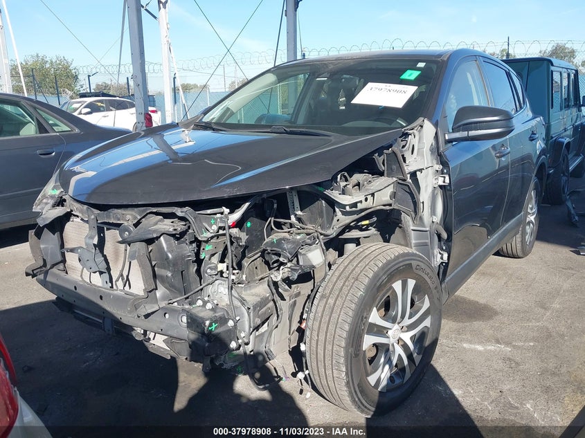 VIN JTMZFREV2JJ192919 2018 TOYOTA RAV4 LE