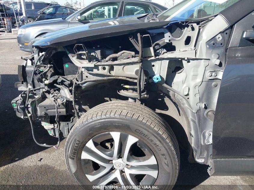 VIN JTMZFREV2JJ192919 2018 TOYOTA RAV4 LE