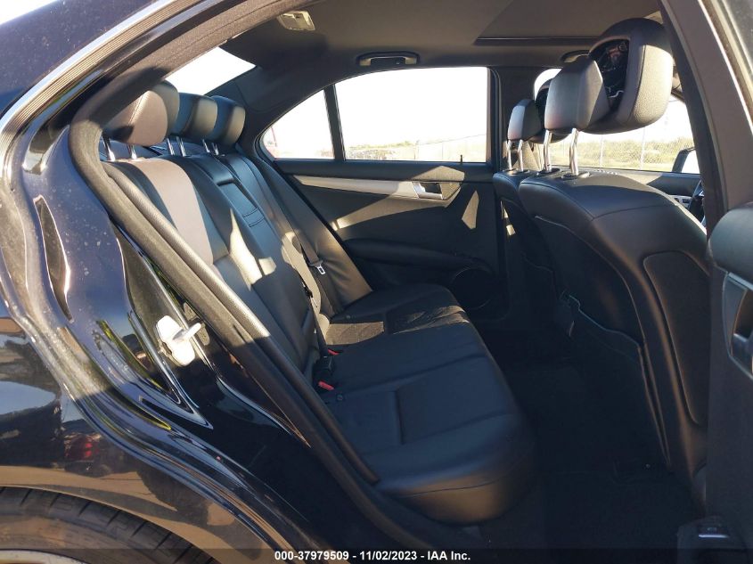 2013 MERCEDES-BENZ C 250 SPORT/LUXURY - WDDGF4HB9DR241847