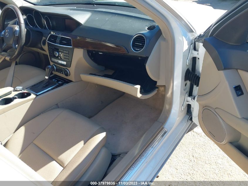 2013 MERCEDES-BENZ C 250 SPORT/LUXURY WDDGF4HB3DR301170