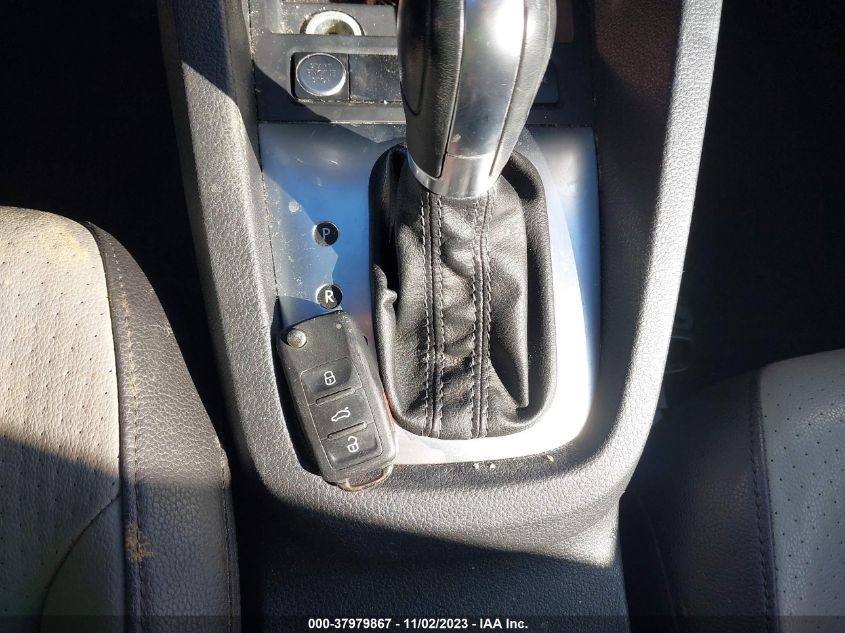2013 VOLKSWAGEN JETTA HYBRID SE 3VW637AJ2DM295927