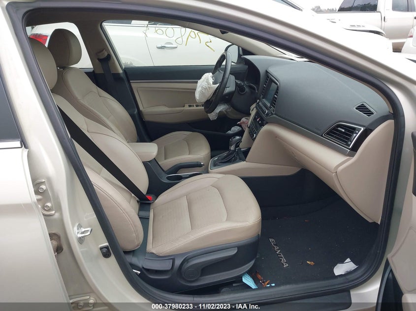 VIN 5NPD84LF7JH215669 2018 HYUNDAI ELANTRA LIMITED