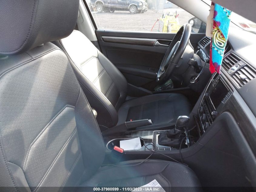 2016 VOLKSWAGEN PASSAT SE - 1VWBS7A38GC042684