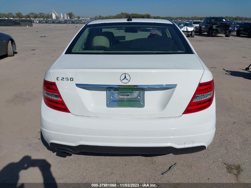 2013 MERCEDES-BENZ C 250 SPORT/LUXURY WDDGF4HB7DA831429