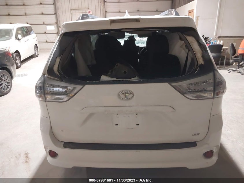 VIN 5TDXZ3DC5JS926435 2018 TOYOTA SIENNA SE/SE PREMIUM