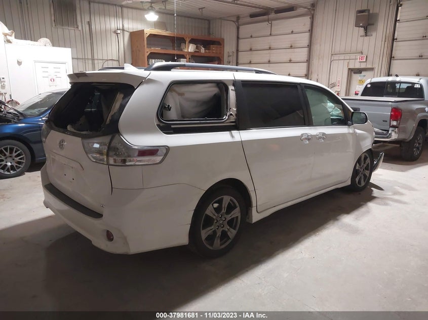 VIN 5TDXZ3DC5JS926435 2018 TOYOTA SIENNA SE/SE PREMIUM