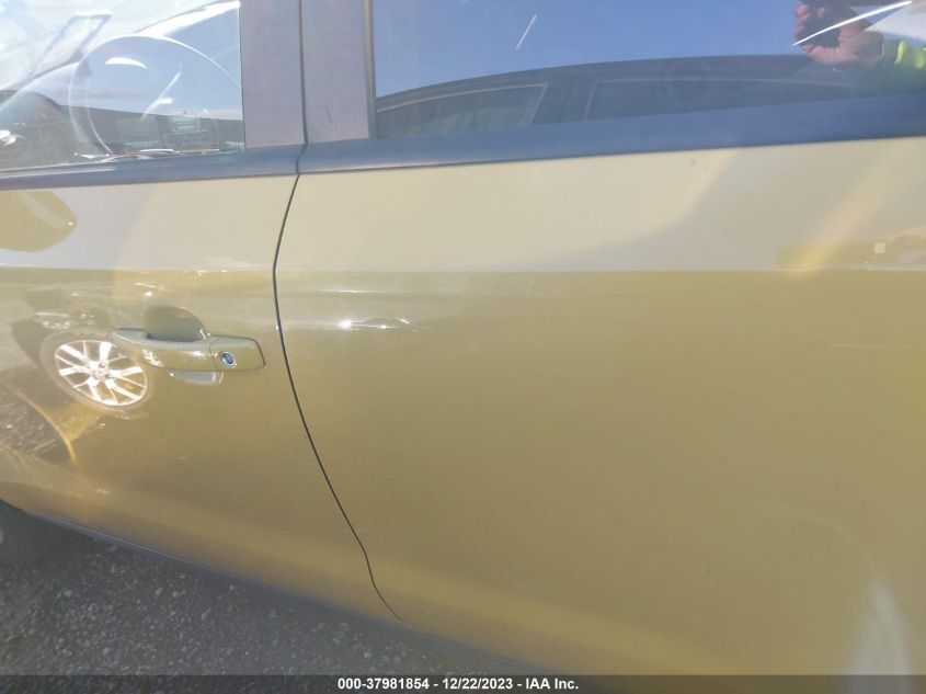 2015 KIA SOUL + - KNDJP3A55F7160015