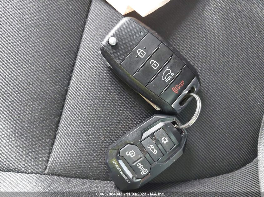 2017 KIA SOUL + - KNDJP3A55H7444330
