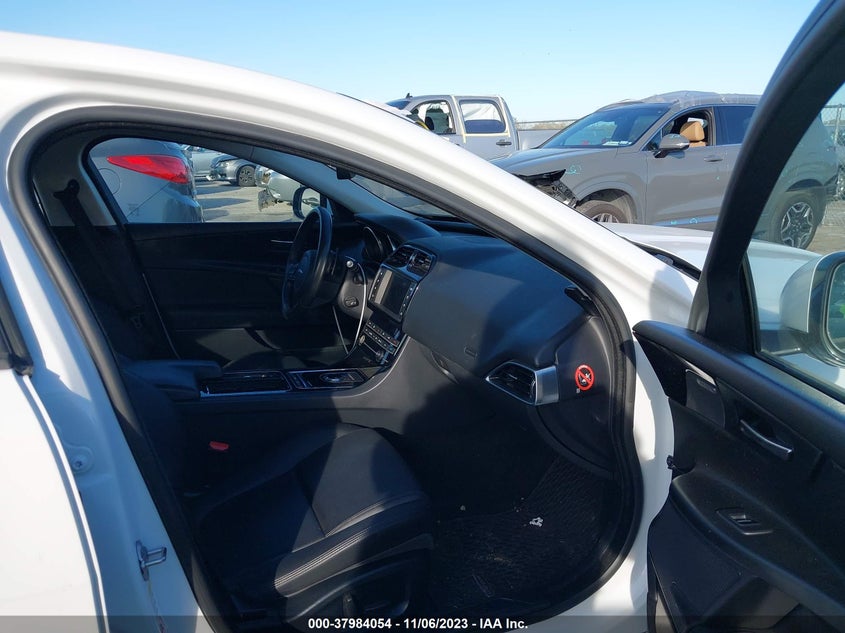 VIN SAJAD4FX9JCP23934 2018 JAGUAR XE PREMIUM
