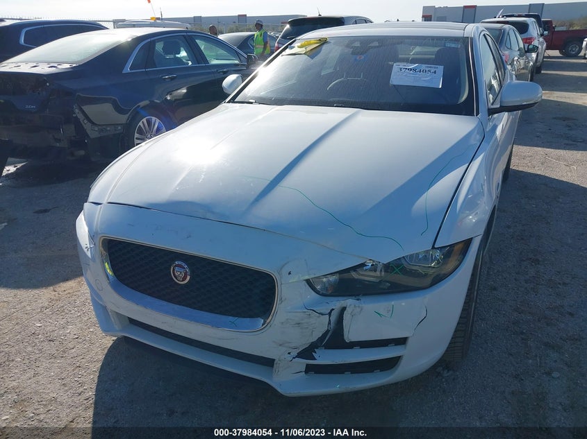 VIN SAJAD4FX9JCP23934 2018 JAGUAR XE PREMIUM