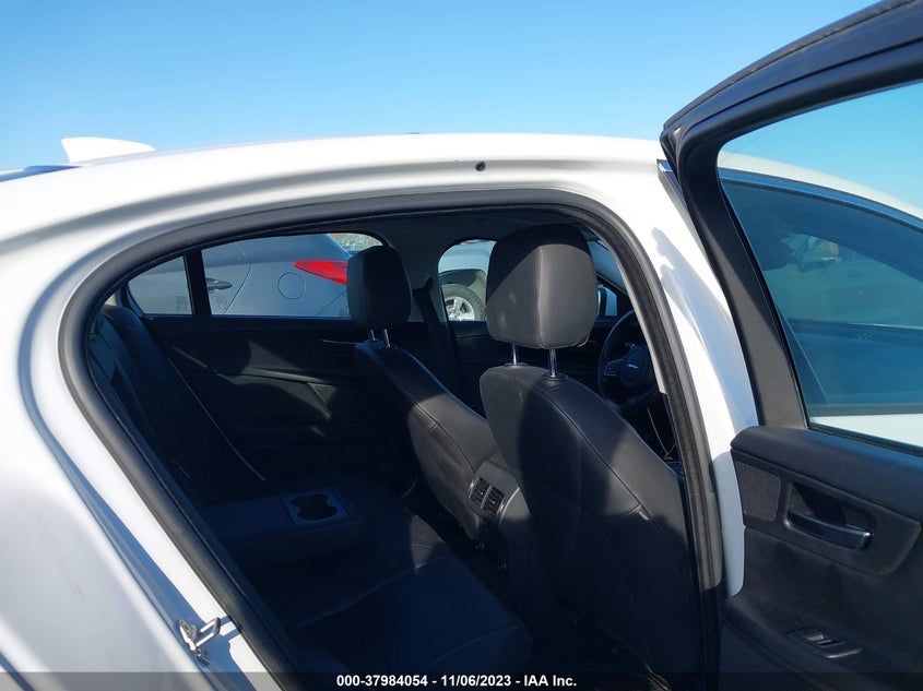 VIN SAJAD4FX9JCP23934 2018 JAGUAR XE PREMIUM