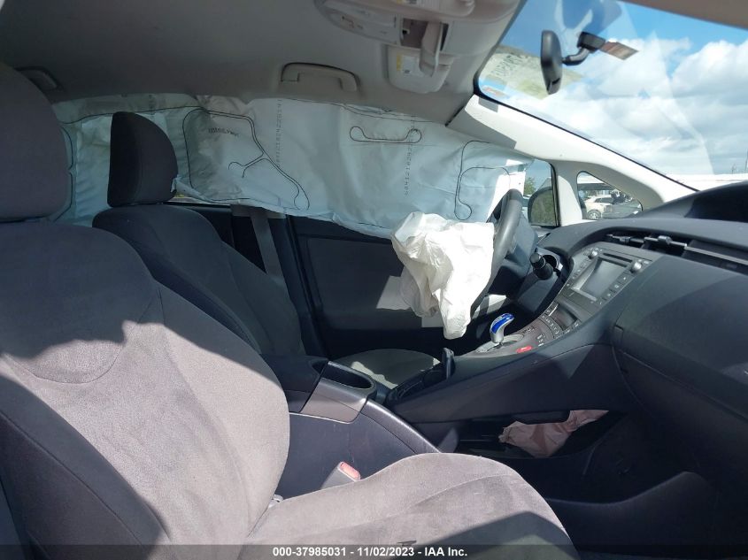 2015 TOYOTA PRIUS TWO - JTDKN3DU3F0452087
