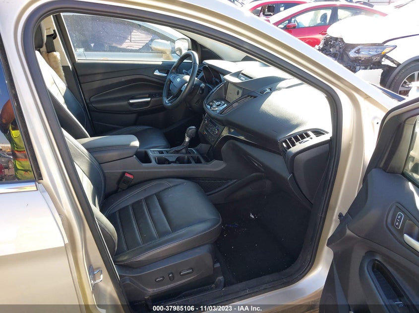 VIN 1FMCU9JD1HUE15299 2017 FORD ESCAPE TITANIUM