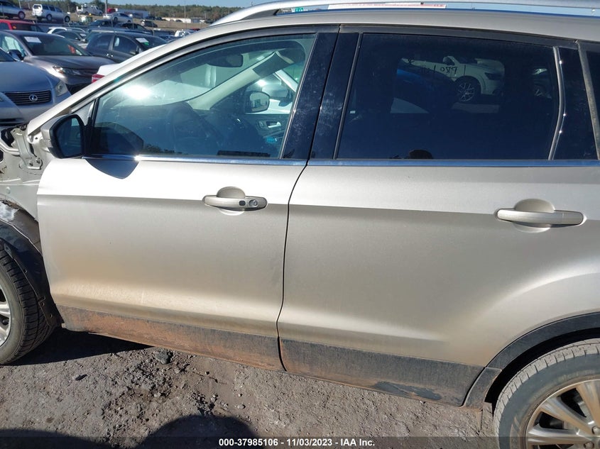 VIN 1FMCU9JD1HUE15299 2017 FORD ESCAPE TITANIUM