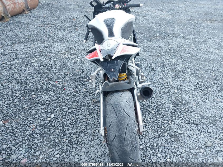 2017 APRILIA RSV4 2D4KEU002HS000829