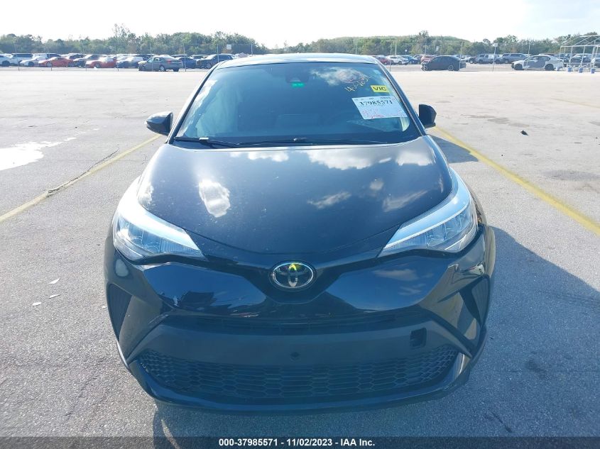 NMTKHMBX4MR131002 Toyota C-HR LE 11