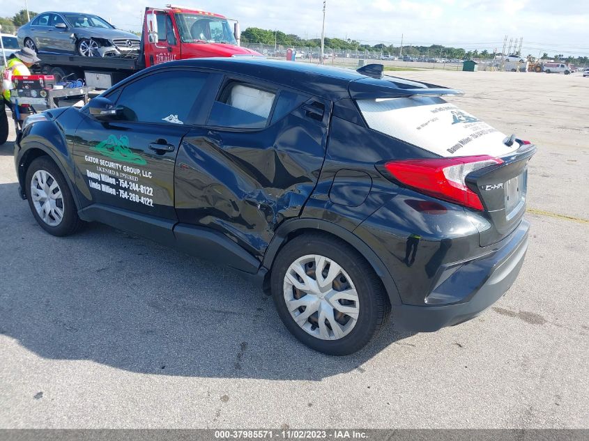 NMTKHMBX4MR131002 Toyota C-HR LE 3