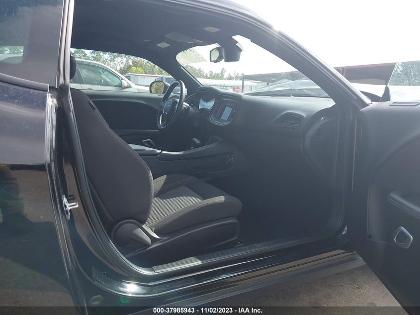 VIN 2C3CDZAG4NH211517 2022 DODGE CHALLENGER SXT