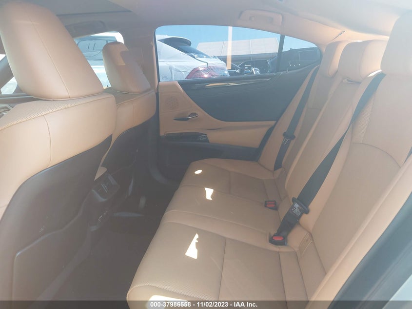VIN 58ACA1C18NU024054 2022 LEXUS ES 300H
