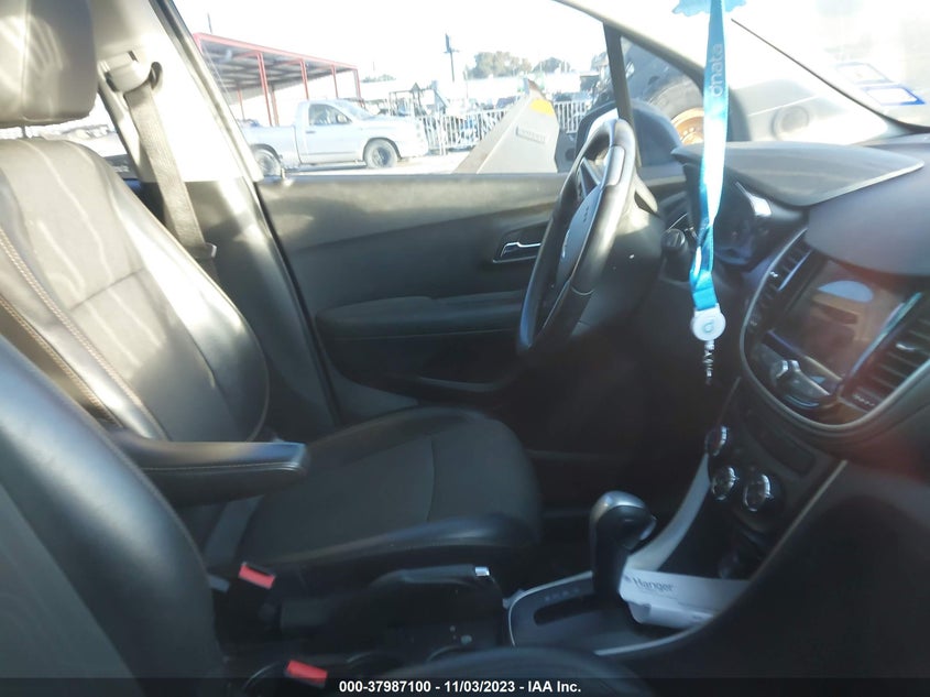 VIN KL7CJLSB1JB692251 2018 CHEVROLET TRAX LT