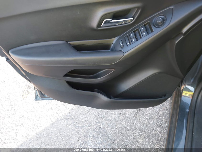 VIN KL7CJLSB1JB692251 2018 CHEVROLET TRAX LT